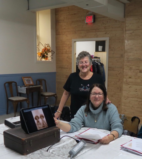 Ren&eacute;e presents a song entitled 