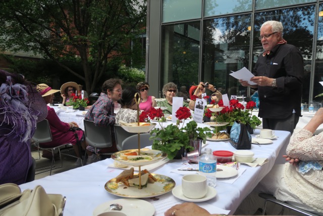 (centered on the love story between Stephen and Rachel)